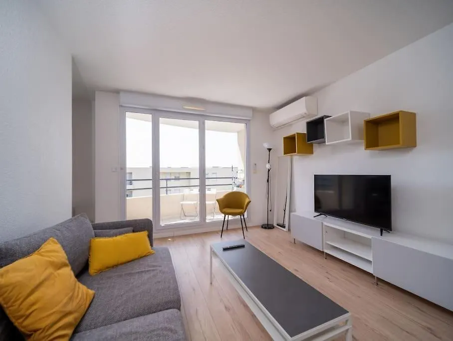 Appartement Tout Equipe Climatise Terrasse Hopital De La Timone Marseille 0*,  France