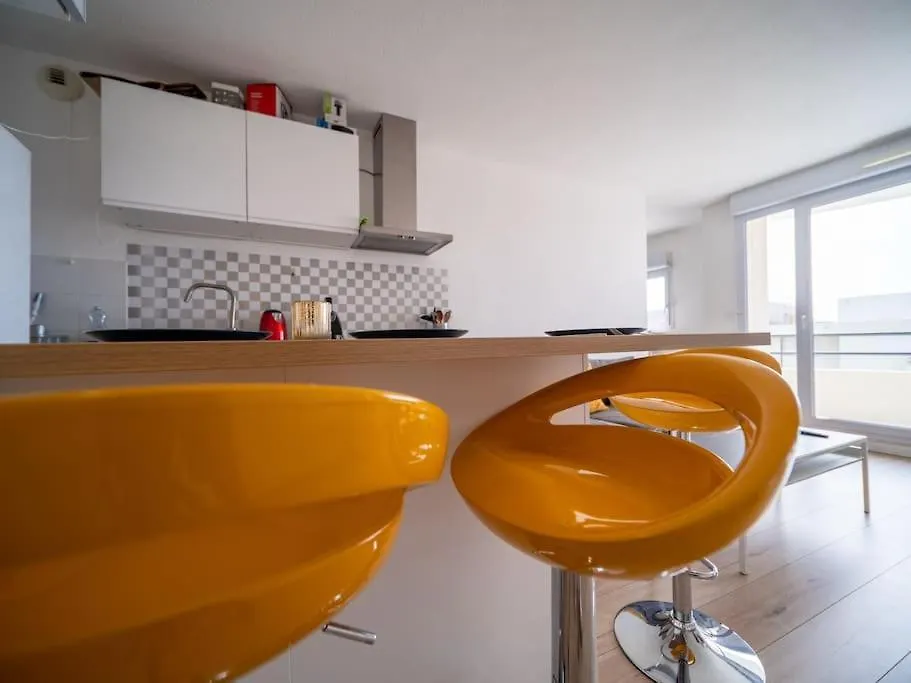 Appartement Tout Equipe Climatise Terrasse Hopital De La Timone Marseille